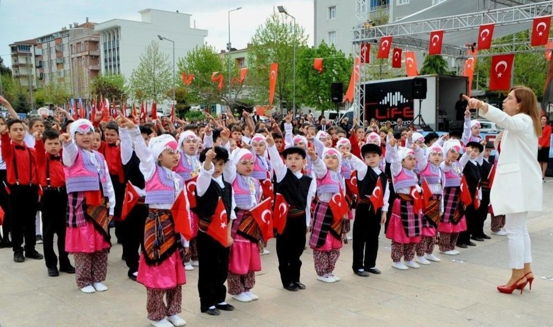 Bafra&rsquo;da 23 Nisan Coşkuyla Kutlandı