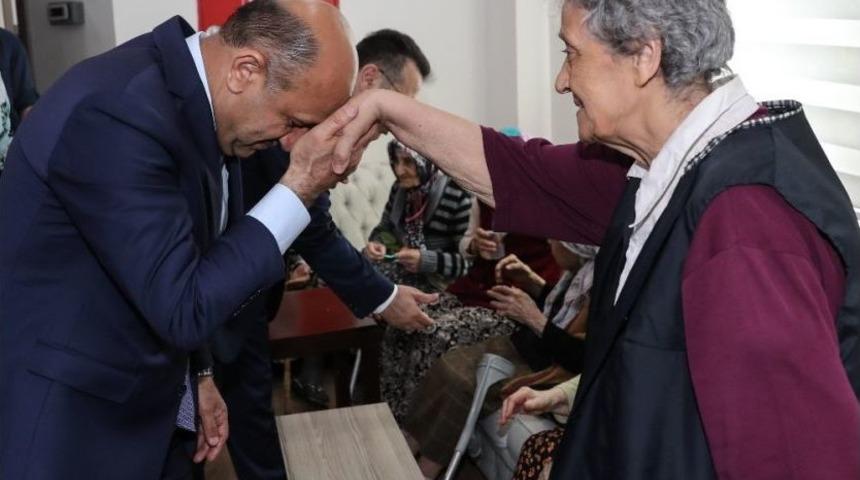 Başbakan Yardımcısı Işık, Huzurevini Ziyaret Etti