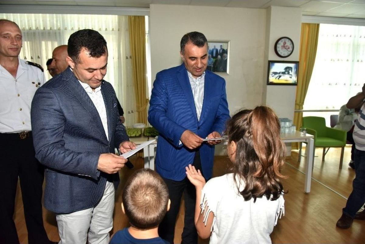 Başkan Y&uuml;cel, Vatandaşlarla Bayramlaştı