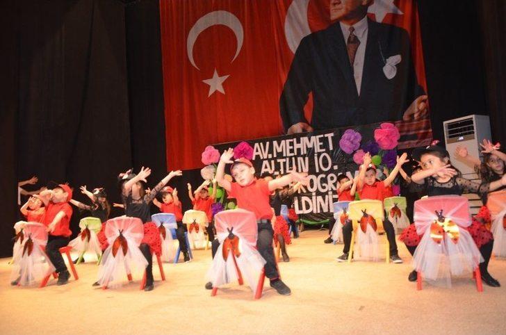 Yüksekova’da Gökyüzü Balonlarla Süslendi G2