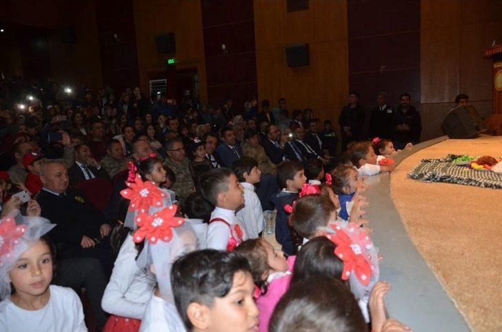 Yüksekova’da Gökyüzü Balonlarla Süslendi G3