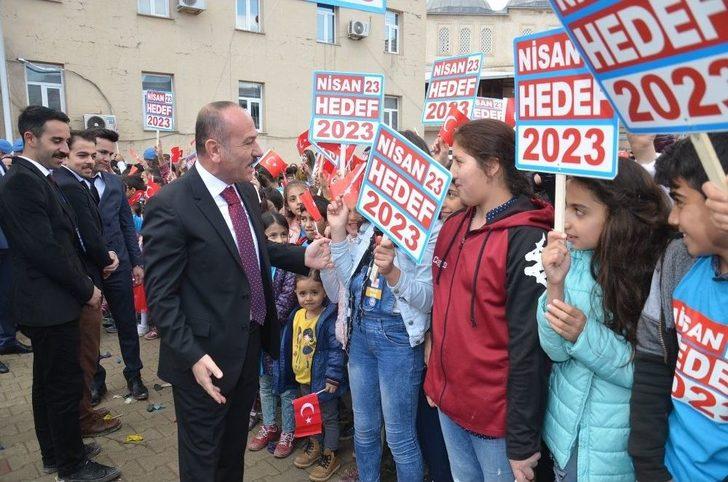 Yüksekova’da Gökyüzü Balonlarla Süslendi G4