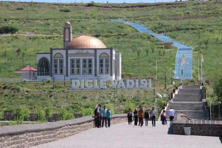 Tatili Fırsat Bilenler Diyarbakır’a Akın Etti G4