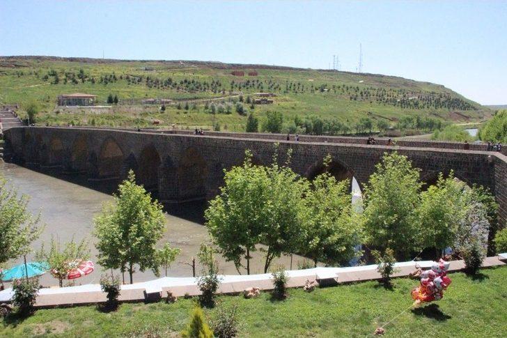 Tatili Fırsat Bilenler Diyarbakır’a Akın Etti G5