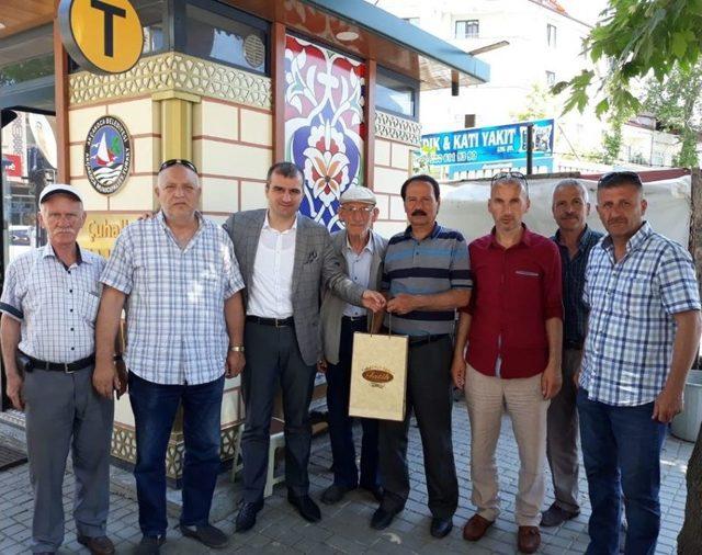 Belediye Başkanı Cüneyt Yemenici Taksici Esnafını Ziyaret Etti