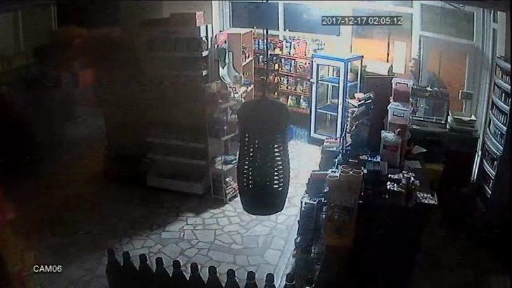 Kına Gecesinde Marketi, Pompalı Tüfekli Hırsızlarca Soyuldu G3