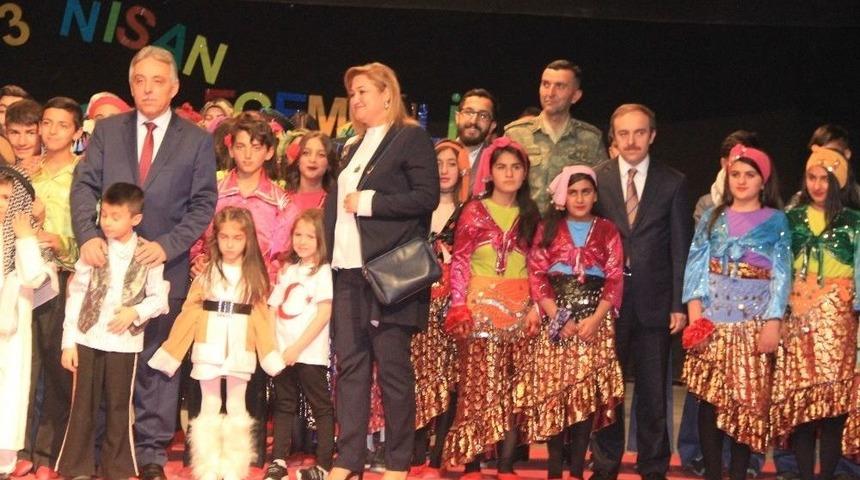 Hakkari&rsquo;de 23 Nisan Coşkusu