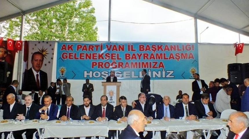 Ak Parti Van İl Başkanlığında Bayramlaşma