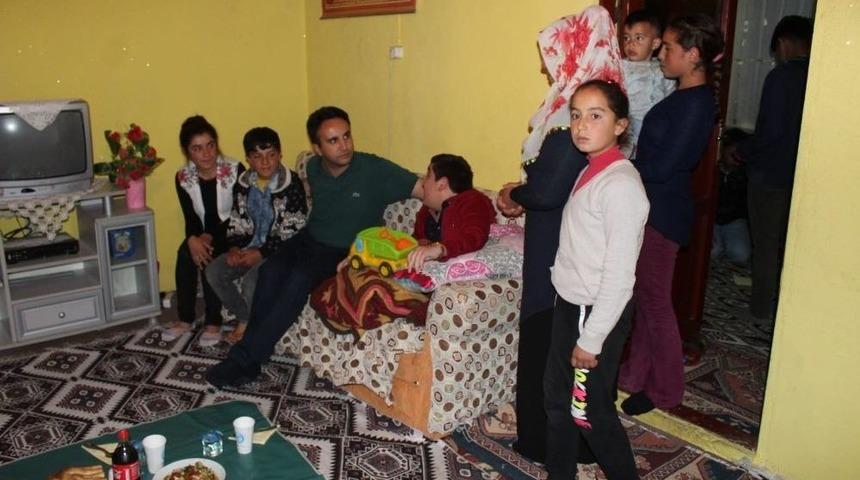 Kaymakam Dundar&rsquo;dan 9 Kişilik Salman Ailesine Bayramlık Ev S&ouml;z&uuml;