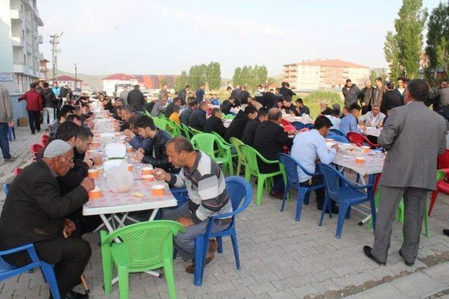 Bayram Namazı Sonrası Vatandaşlara ‘gırar Sıbe’ İkramı