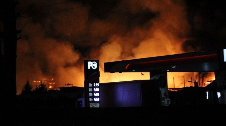 Kocaeli&rsquo;de Fabrika Yangını... 3 Fabrika Alev Alev Yandı