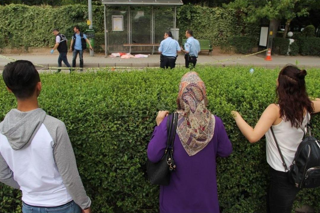 Ş&uuml;pheli Paketten Nevresim Takımı &Ccedil;ıktı