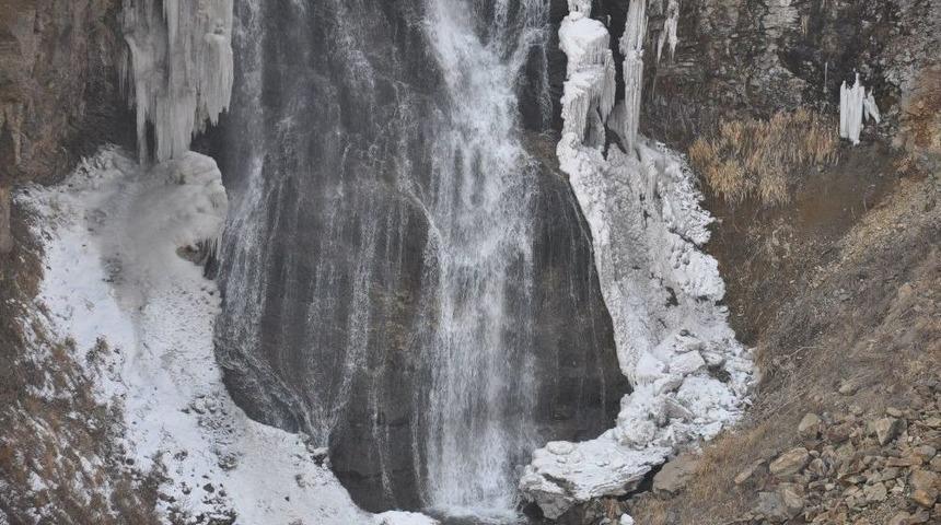 Sıcak Havadan Şelale De Nasibini Aldı
