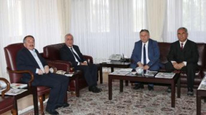 Kktc Milletvekili Dr. Hasan Topal&rsquo;dan Rekt&ouml;r &Ccedil;omaklı&rsquo;ya Ziyaret