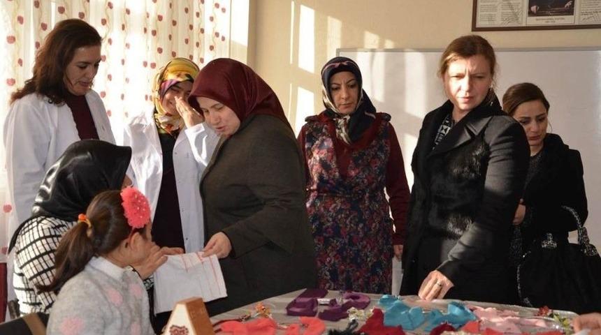 Vali Ustaoğlu&rsquo;nun Eşinden Kursiyerlere Ziyaret