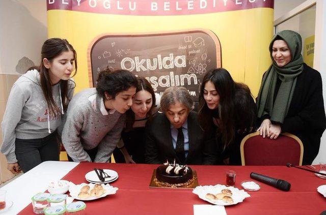 Başkan Demircan&rsquo;dan &Ouml;ğrencilere Doğum G&uuml;n&uuml; S&uuml;rprizi 1