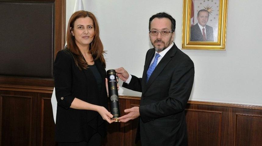 Nişantaşı &Uuml;niversitesi Rekt&ouml;r&uuml; Hatipoğlu, Bircan&rsquo;ı Ziyaret Etti