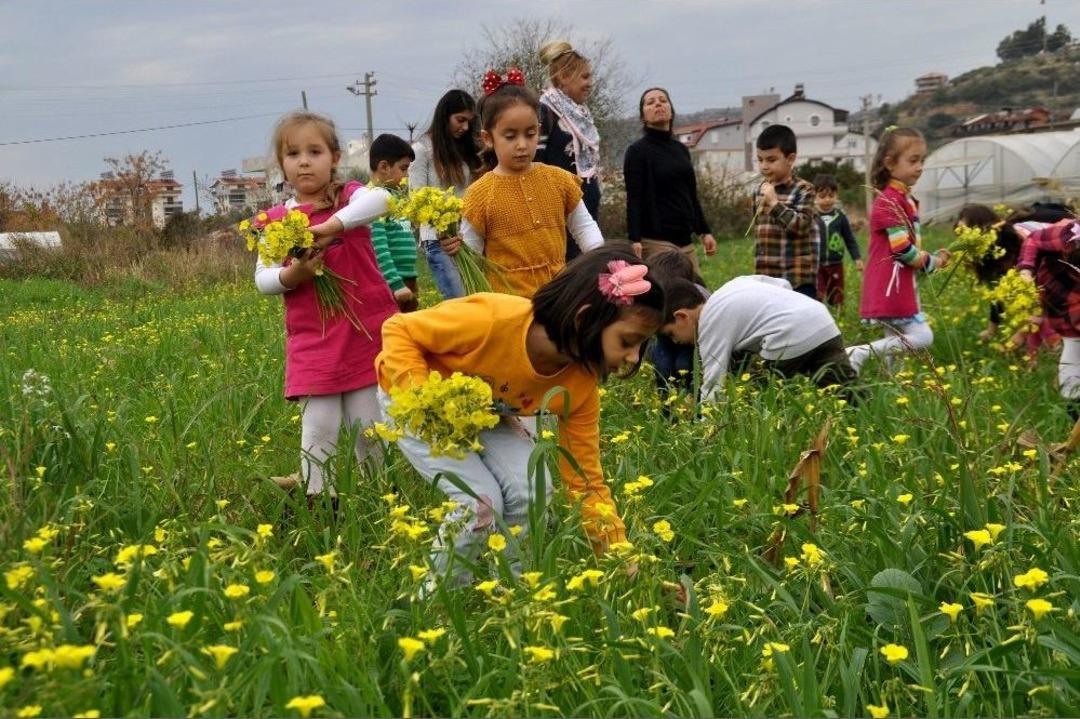 Antalya&rsquo;da Kış Ortasında Bahar Havası