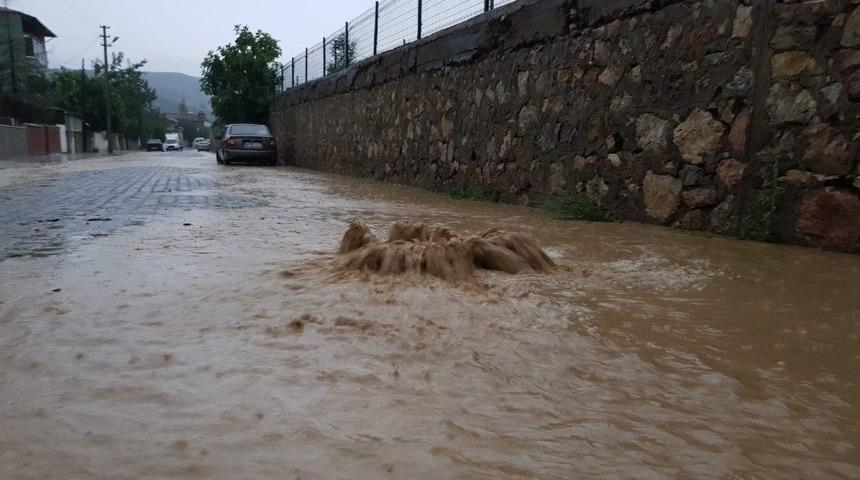 Tokat&rsquo;ta Kuvvetli Yağış
