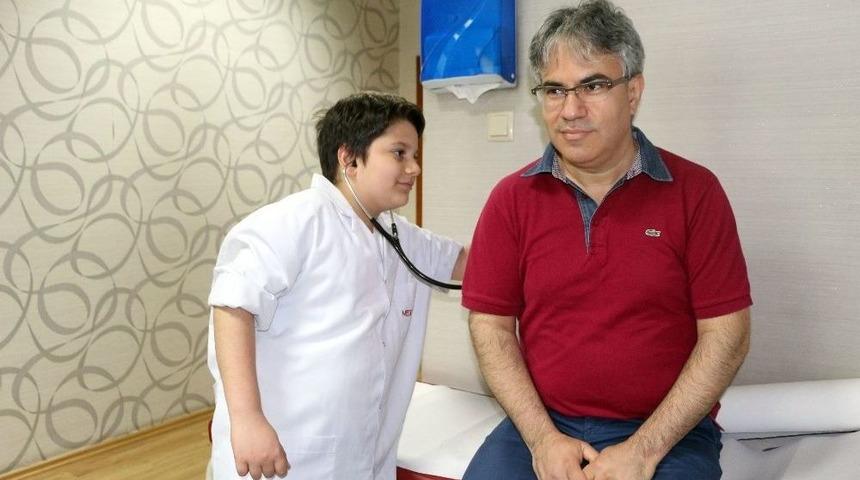 &Ccedil;ocuklar Bir G&uuml;nl&uuml;ğ&uuml;ne Doktor Oldu