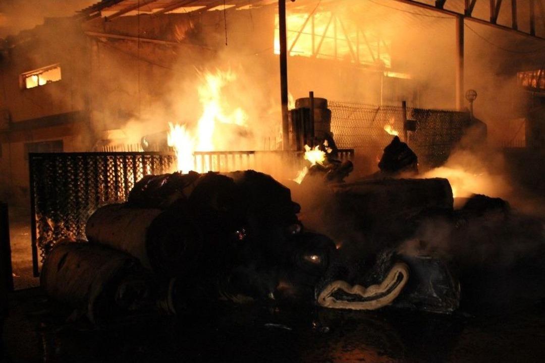 Kocaeli&rsquo;de Ki Fabrika Yangını Kontrol Altına Alındı