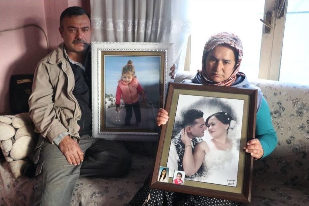 Selde Kaybolan Torunlarının Fotoğrafına Bakarak Hasret Gideriyorlar