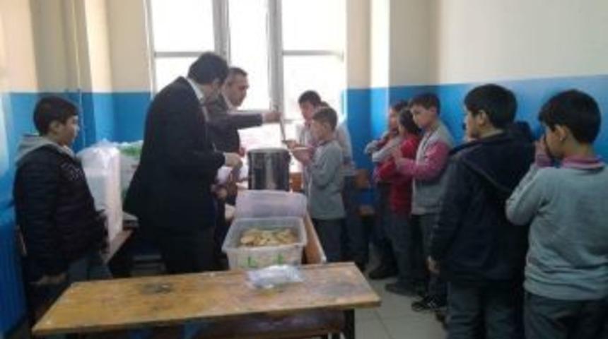 &Ouml;ğretmenlerden &Ouml;ğrencilere &Ccedil;orba İkramı