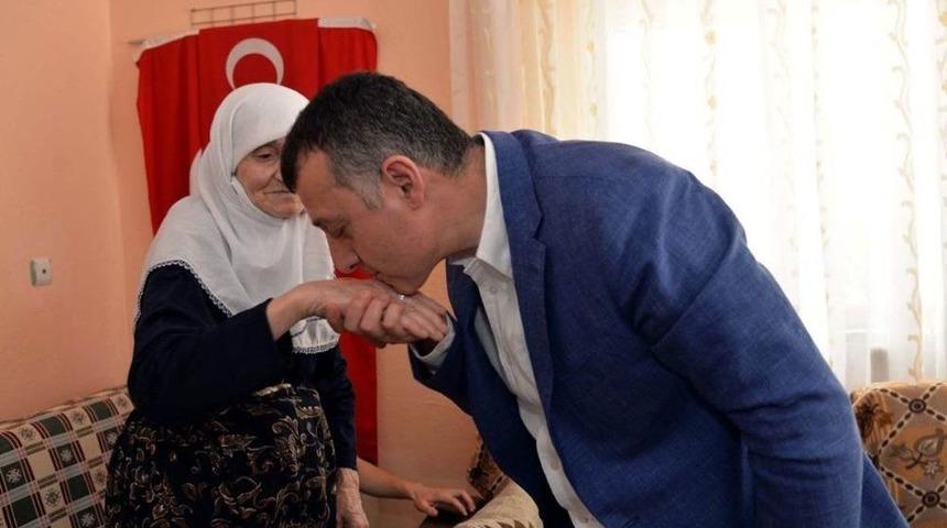 Bilecik Valisi B&uuml;y&uuml;kakın&rsquo;dan Şehit Ailelerine Ziyaret