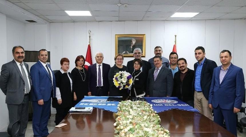 Konak&rsquo;ta Yeni Yıl &Ouml;ncesi Toplu S&ouml;zleşme Sevinci