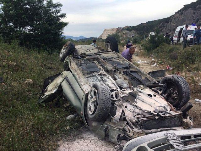 Bayramlaşmaya Giderken Kaza Yaptılar: 4 Yaralı