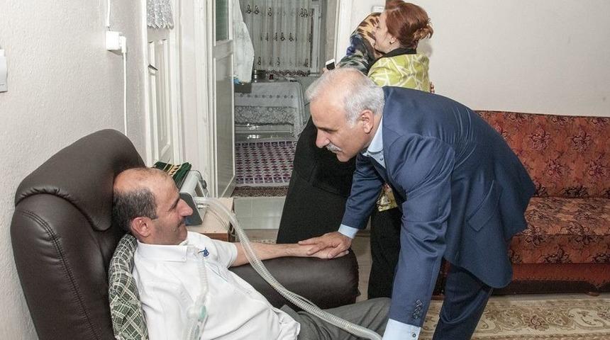 Vali Zorluoğlu Ve Eşi Sevcan Zorluoğlui, Als Hastası Mustafa &Ccedil;elik İle Ailesiyle Bayramlaştı