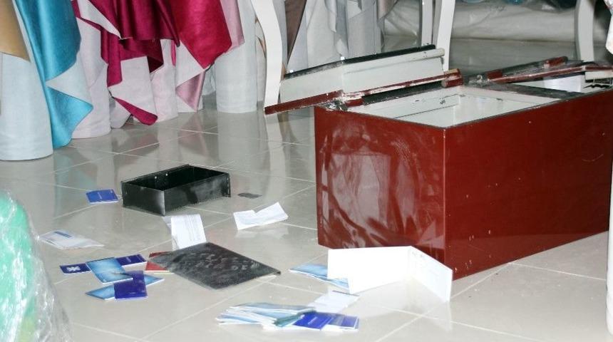 Kasayı Soyup G&uuml;venlik Kamerası Kayıt Cihazını &Ccedil;aldılar