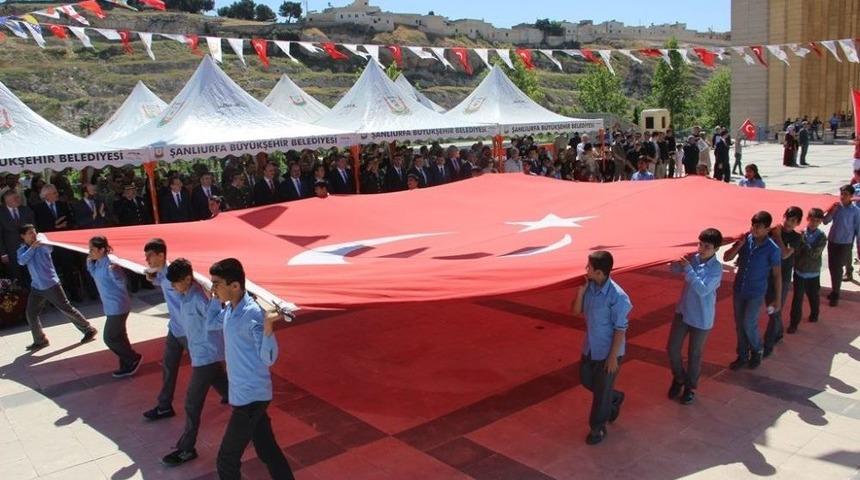 Şanlıurfa&rsquo;da 23 Nisan 10 &Uuml;lkeden &Ouml;ğrencilerin Katılımıyla Kutlandı