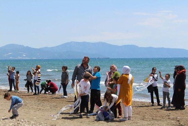 Antalya Semaları Uçurtmalarla Şenlendi