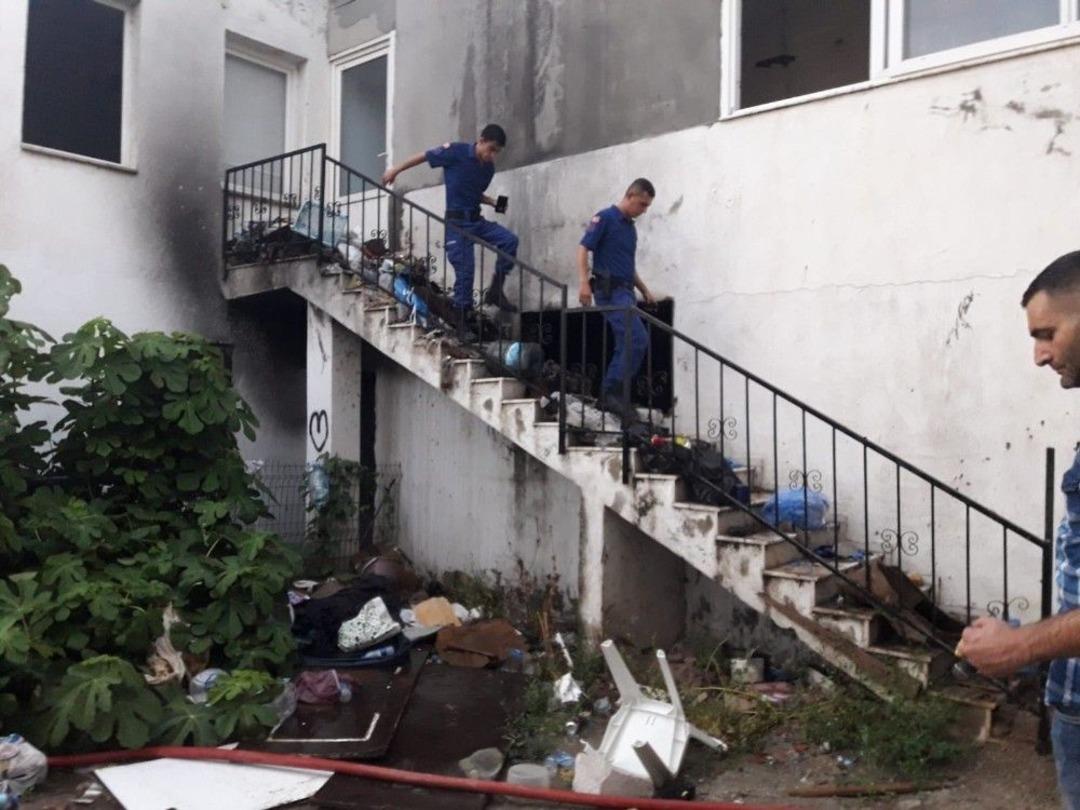 2 Katlı Bina Yangında K&uuml;l Oldu