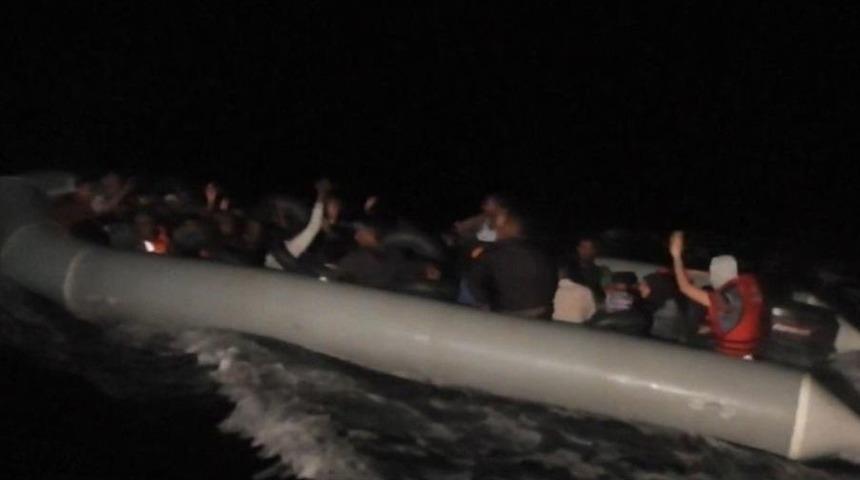 Kuşadası K&ouml;rfezi&rsquo;nde 30 Ka&ccedil;ak G&ouml;&ccedil;men Yakalandı