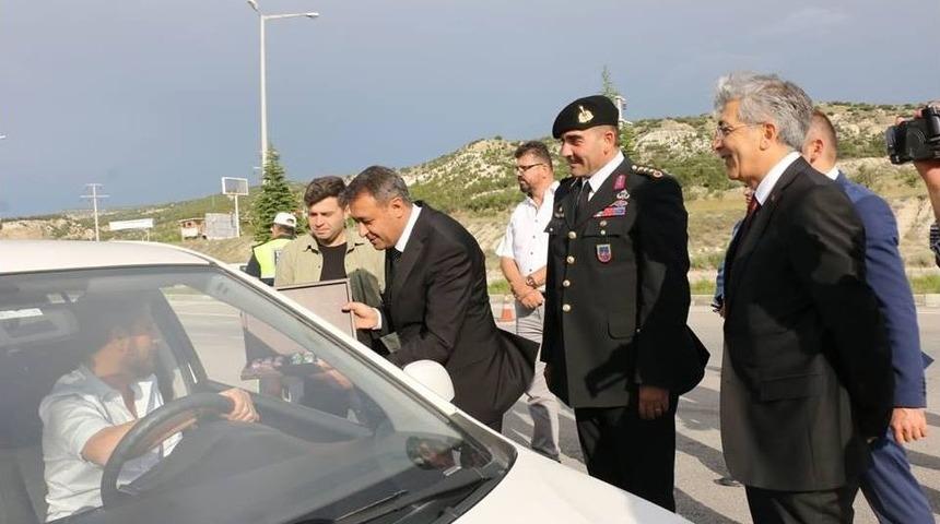 Burdur Valisi Şıldak&rsquo;dan, S&uuml;r&uuml;c&uuml;lere Ceviz Ezmeli, Şekerli Uyarı