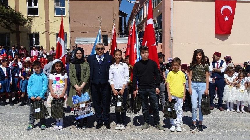 Hisarcık&rsquo;ta Başarılı &Ouml;ğrenciler &Ouml;d&uuml;llendirildi