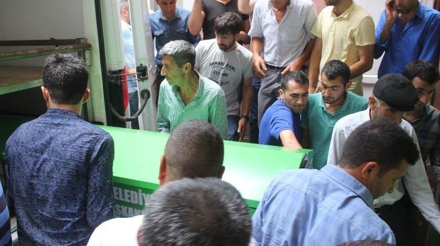 Dolmuş Kapısına Eteği Sıkışan Kadın Öldü