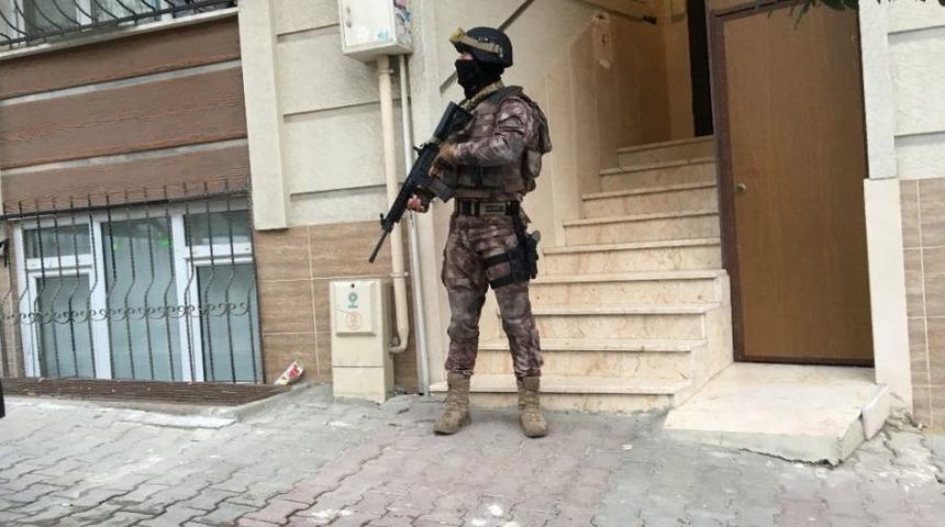 İstanbul&rsquo;da Narkotik Polisinden 3 İl&ccedil;ede Operasyon