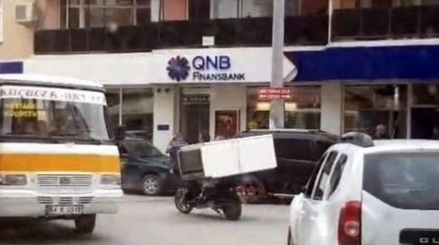 Motosikletle Buzdolabı Taşıdı