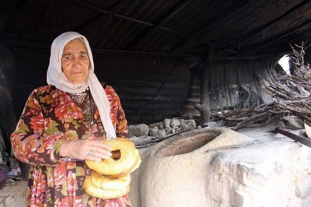 Tandır Ekmeği Geçim Kaynağı Oldu