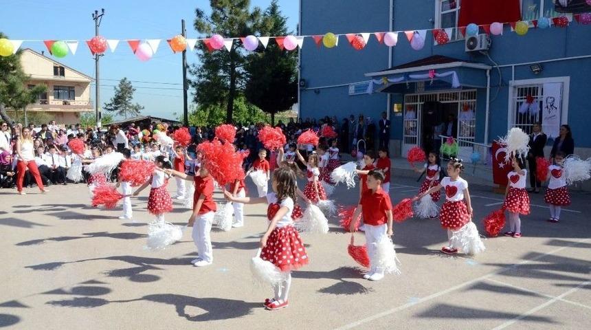 Kartepe&rsquo;de 23 Nisan Ulusal Egemenlik Ve &Ccedil;ocuk Bayramı Coşkuyla Kutlandı