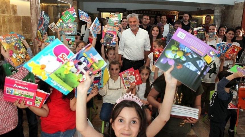 Salih Memecan Oyuncak M&uuml;zesi&rsquo;nde Antalyalı &Ccedil;ocuklarla Buluştu