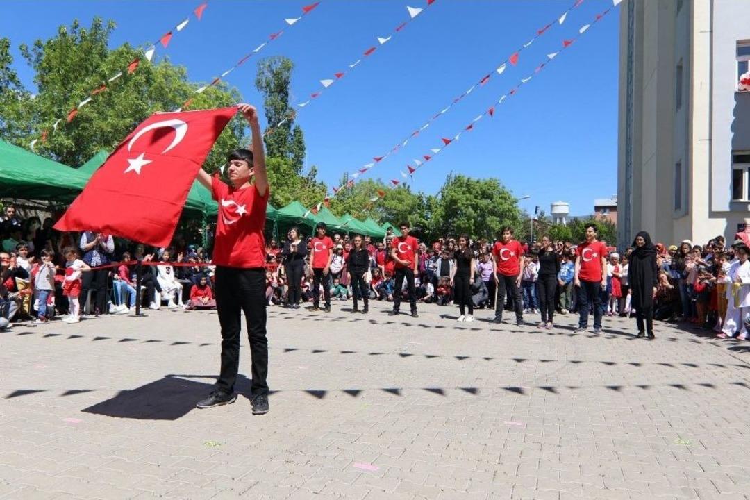 Elazığ, Bing&ouml;l Ve Tunceli&rsquo;de 23 Nisan Coşkuyla Kutlandı