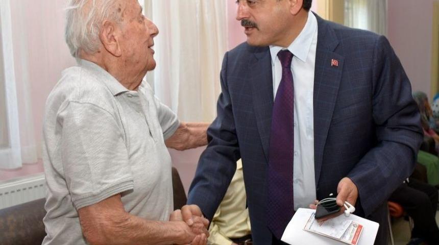 Başkan Alıcık, Babalar G&uuml;n&uuml;&rsquo;n&uuml; Kutladı