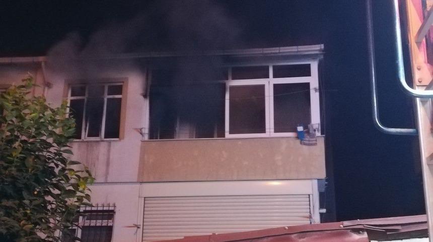 Buzdolabının Patlaması Sonucu Çıkan Yangın Evi Harabeye Çevirdi