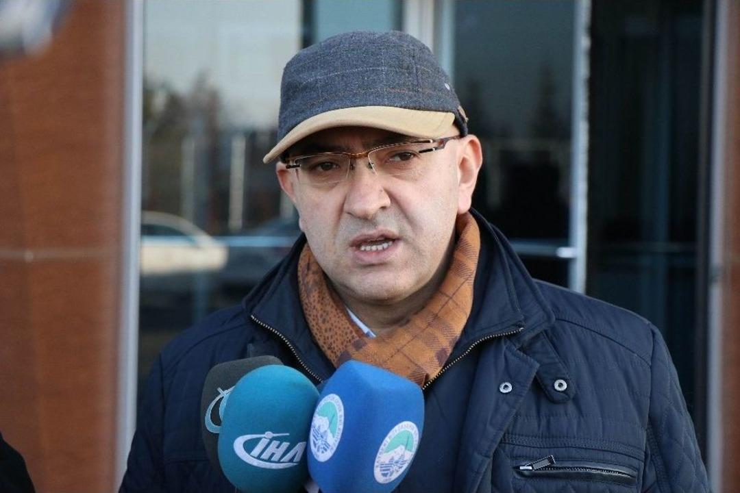 Rus Turistlere Karanfilli Ve Kemanlı Karşılama