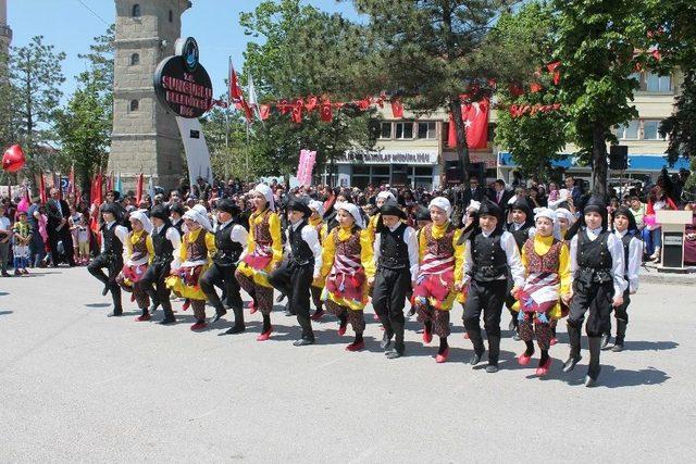 23 Nisan Çocuk Bayramı Törenlerle Kutlandı