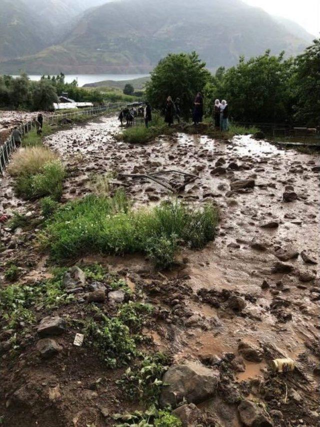 Bingöl’de Dere Taştı, Maddi Hasar Oluştu